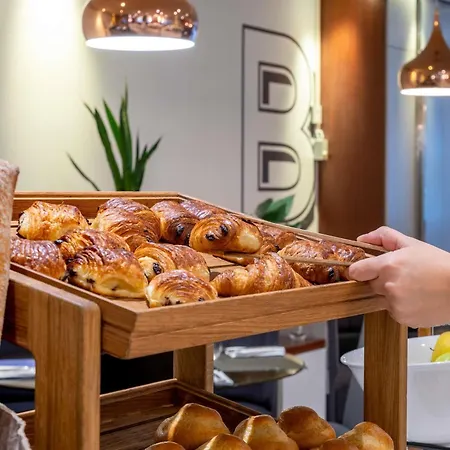 Novotel Centre Hotel 4*