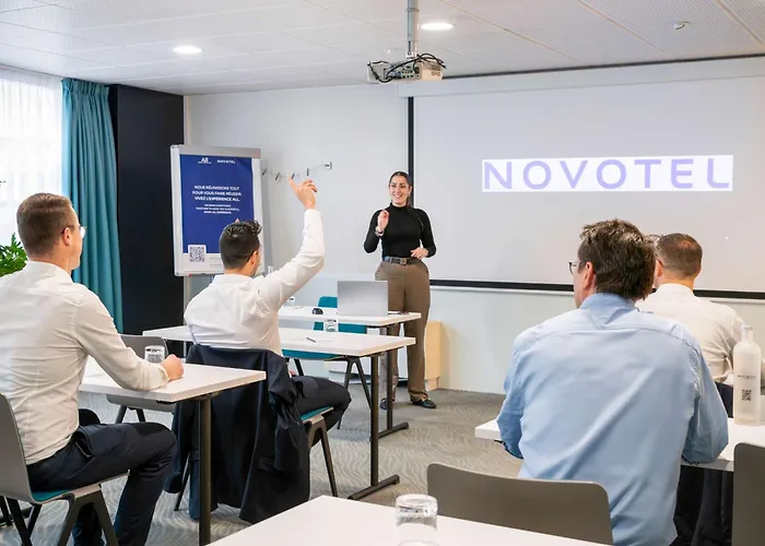 מלון Novotel Centre 4*