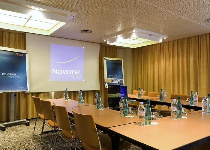 מלון Novotel Centre 4*