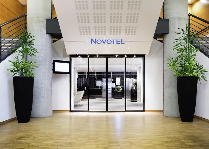 מלון Novotel Centre 4*