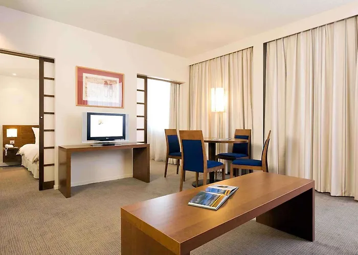 מלון Novotel Centre 4*