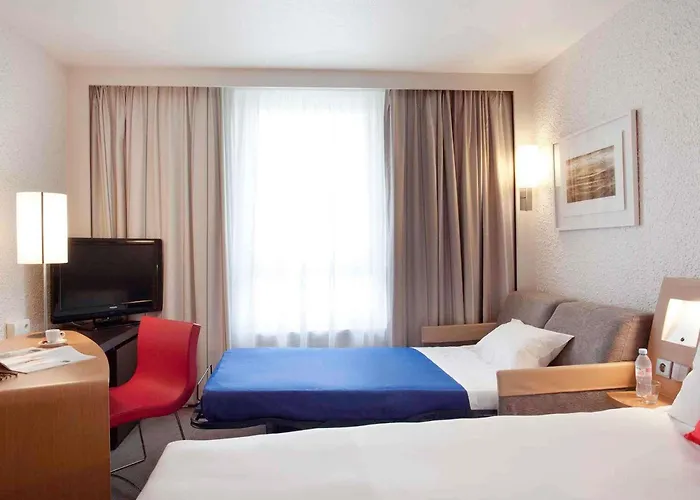מלון Novotel Centre 4*