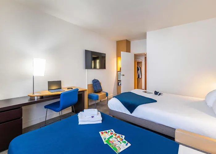 מלון Novotel Centre 4*