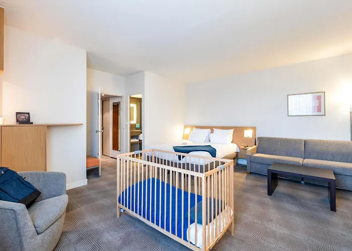 מלון Novotel Centre 4*