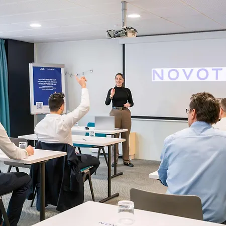 מלון Novotel Centre 4*