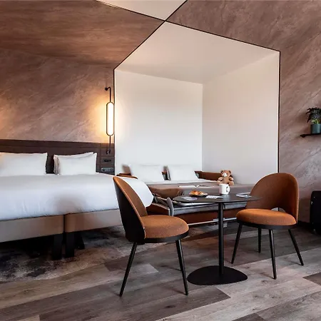 מלון Novotel Centre 4*